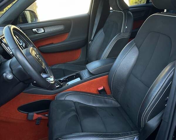 Черный Вольво XC40, объемом двигателя 0 л и пробегом 77 тыс. км за 28800 $, фото 28 на Automoto.ua