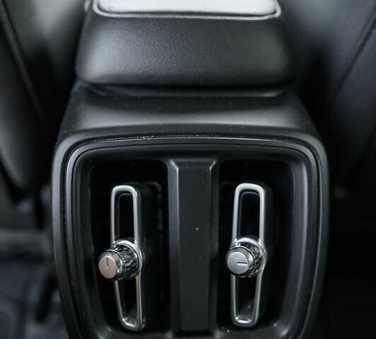 Черный Вольво XC40, объемом двигателя 1.97 л и пробегом 235 тыс. км за 24390 $, фото 25 на Automoto.ua