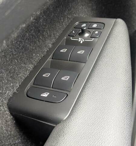 Черный Вольво XC40, объемом двигателя 1.97 л и пробегом 233 тыс. км за 26100 $, фото 38 на Automoto.ua