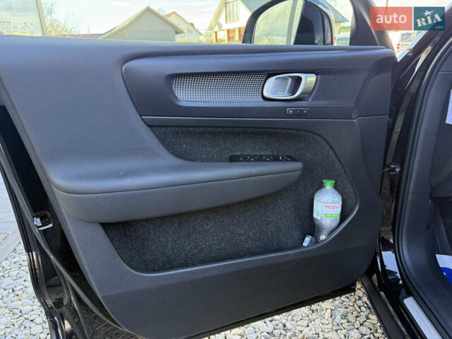 Черный Вольво XC40, объемом двигателя 0 л и пробегом 140 тыс. км за 24300 $, фото 44 на Automoto.ua