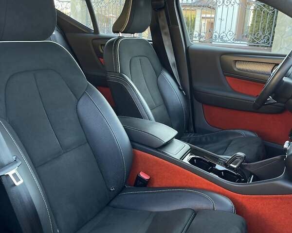 Черный Вольво XC40, объемом двигателя 0 л и пробегом 77 тыс. км за 28800 $, фото 42 на Automoto.ua