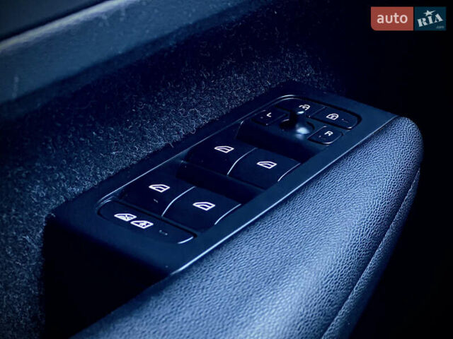 Черный Вольво XC40, объемом двигателя 1.97 л и пробегом 143 тыс. км за 19000 $, фото 29 на Automoto.ua