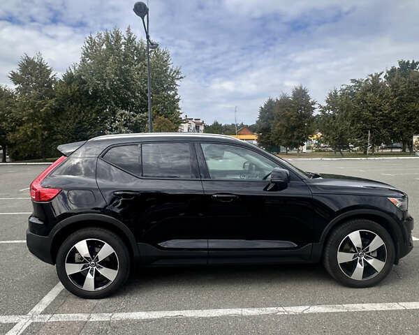Чорний Вольво XC40, об'ємом двигуна 1.97 л та пробігом 42 тис. км за 27300 $, фото 4 на Automoto.ua