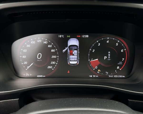 Чорний Вольво XC40, об'ємом двигуна 1.97 л та пробігом 42 тис. км за 27300 $, фото 25 на Automoto.ua