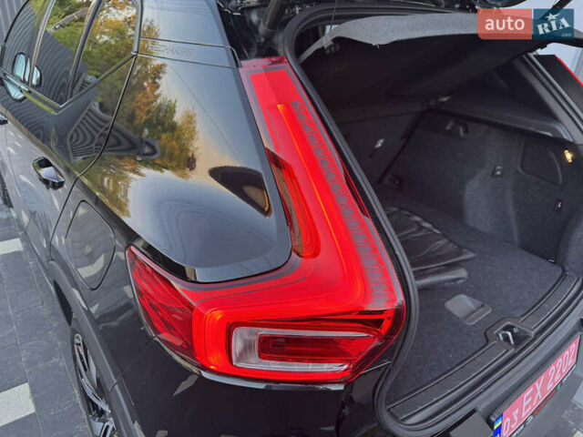 Черный Вольво XC40, объемом двигателя 0 л и пробегом 73 тыс. км за 26500 $, фото 66 на Automoto.ua