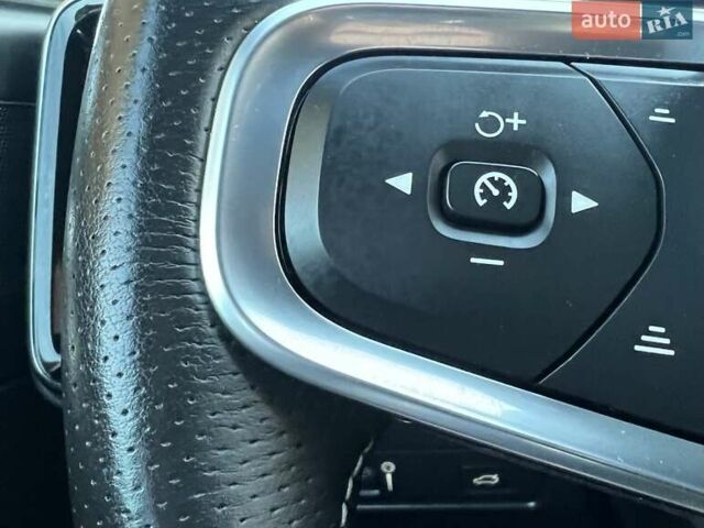 Черный Вольво XC40, объемом двигателя 0 л и пробегом 99 тыс. км за 25950 $, фото 76 на Automoto.ua