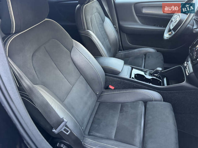 Черный Вольво XC40, объемом двигателя 0 л и пробегом 73 тыс. км за 26500 $, фото 83 на Automoto.ua