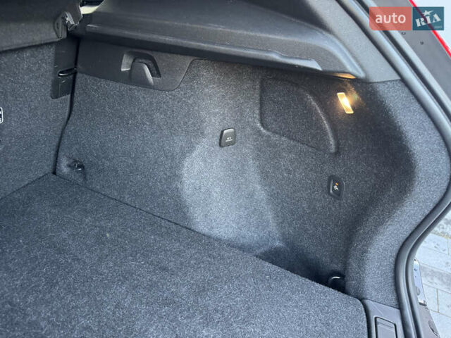 Черный Вольво XC40, объемом двигателя 0 л и пробегом 73 тыс. км за 26500 $, фото 72 на Automoto.ua