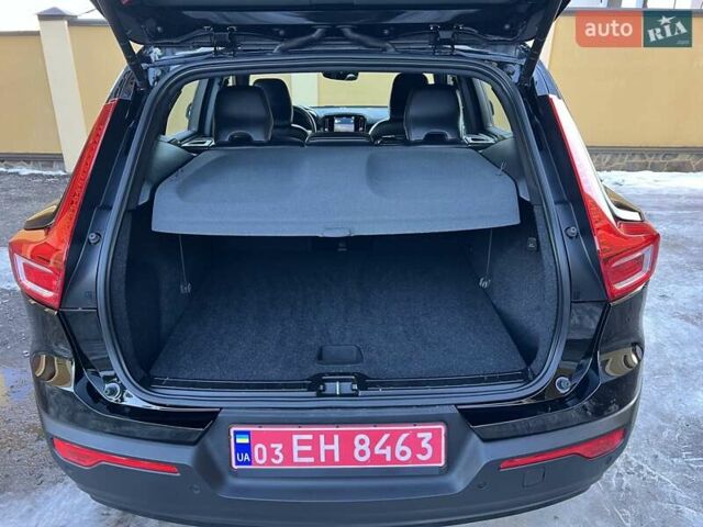 Черный Вольво XC40, объемом двигателя 0 л и пробегом 99 тыс. км за 25950 $, фото 106 на Automoto.ua