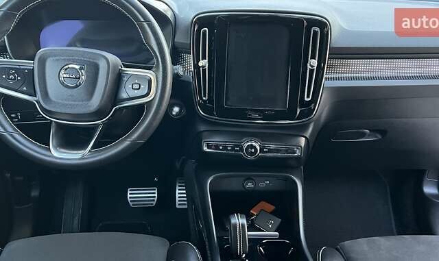 Черный Вольво XC40, объемом двигателя 0 л и пробегом 99 тыс. км за 25950 $, фото 100 на Automoto.ua