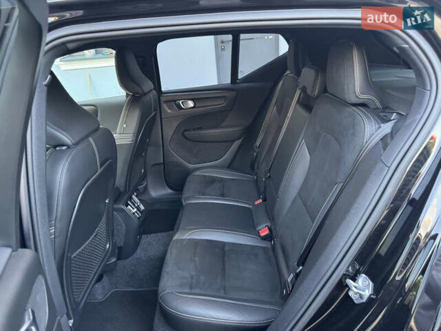 Черный Вольво XC40, объемом двигателя 0 л и пробегом 73 тыс. км за 26500 $, фото 60 на Automoto.ua