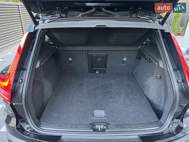 Черный Вольво XC40, объемом двигателя 0 л и пробегом 73 тыс. км за 26500 $, фото 68 на Automoto.ua