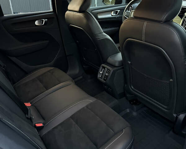 Чорний Вольво XC40, об'ємом двигуна 1.97 л та пробігом 41 тис. км за 29300 $, фото 10 на Automoto.ua