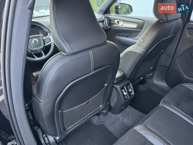 Черный Вольво XC40, объемом двигателя 0 л и пробегом 73 тыс. км за 26500 $, фото 61 на Automoto.ua