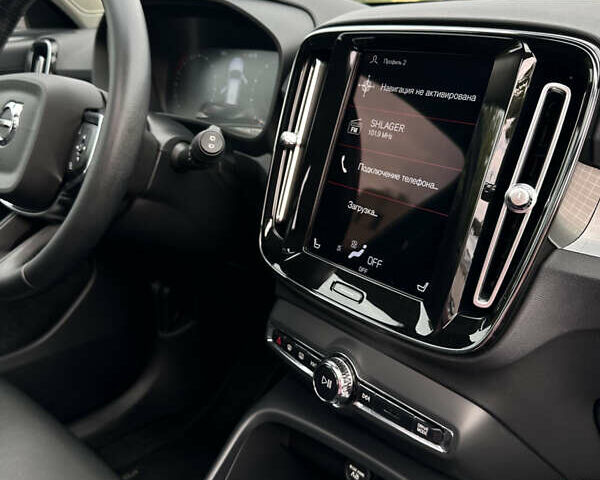 Чорний Вольво XC40, об'ємом двигуна 1.97 л та пробігом 42 тис. км за 27300 $, фото 11 на Automoto.ua