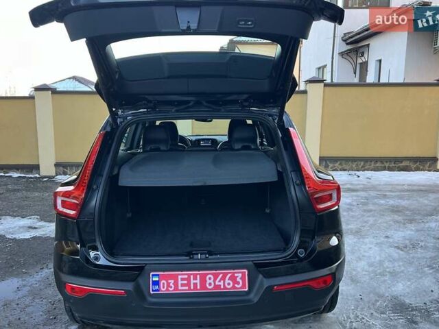 Черный Вольво XC40, объемом двигателя 0 л и пробегом 99 тыс. км за 25950 $, фото 104 на Automoto.ua