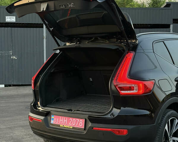 Чорний Вольво XC40, об'ємом двигуна 1.97 л та пробігом 41 тис. км за 29300 $, фото 11 на Automoto.ua