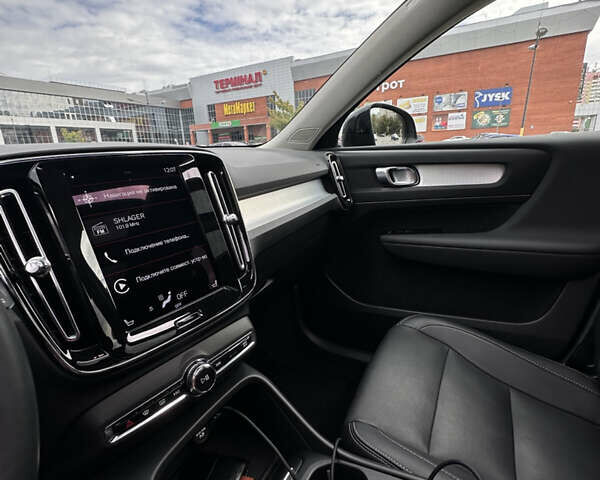 Чорний Вольво XC40, об'ємом двигуна 1.97 л та пробігом 42 тис. км за 27300 $, фото 22 на Automoto.ua