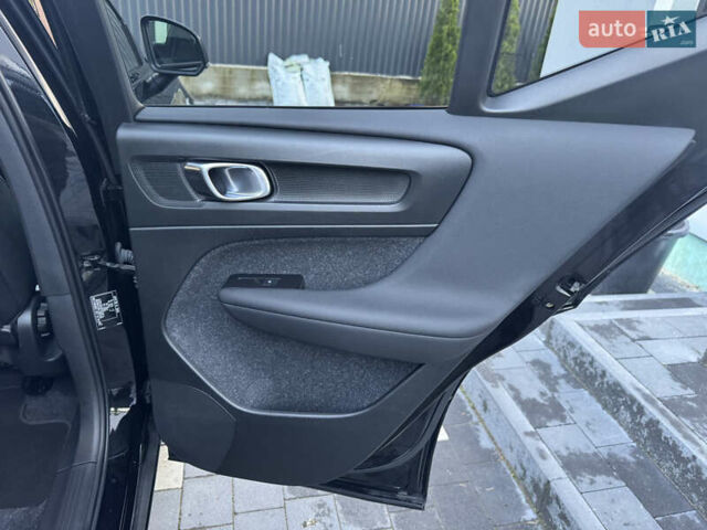 Черный Вольво XC40, объемом двигателя 0 л и пробегом 73 тыс. км за 26500 $, фото 75 на Automoto.ua