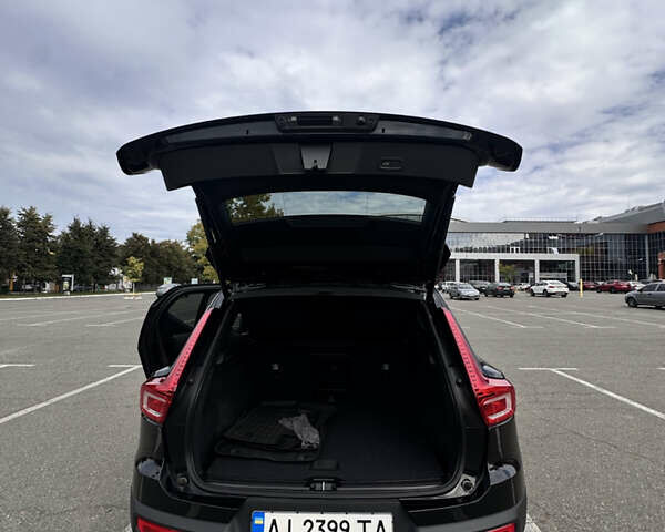 Чорний Вольво XC40, об'ємом двигуна 1.97 л та пробігом 42 тис. км за 27300 $, фото 16 на Automoto.ua