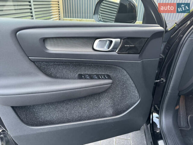 Черный Вольво XC40, объемом двигателя 0 л и пробегом 73 тыс. км за 26500 $, фото 33 на Automoto.ua