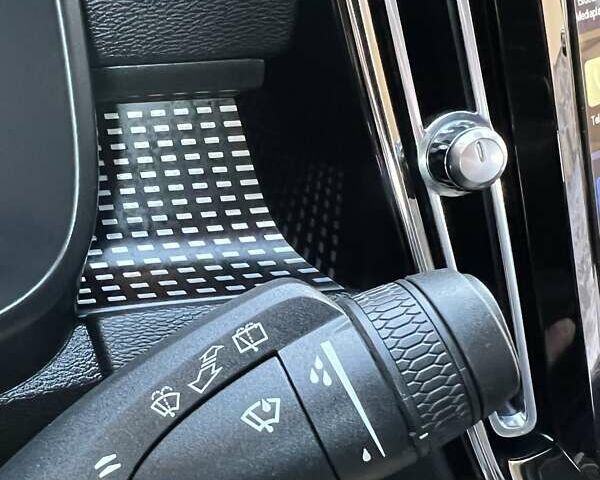 Черный Вольво XC40, объемом двигателя 0 л и пробегом 99 тыс. км за 25950 $, фото 84 на Automoto.ua