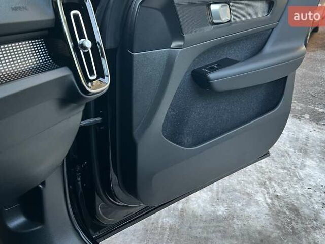 Черный Вольво XC40, объемом двигателя 0 л и пробегом 99 тыс. км за 25950 $, фото 78 на Automoto.ua