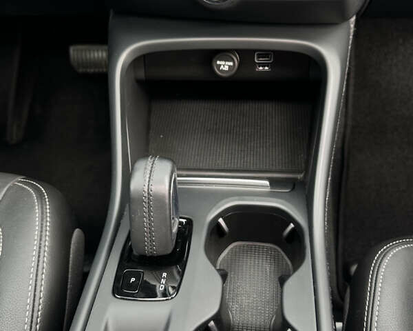 Чорний Вольво XC40, об'ємом двигуна 1.97 л та пробігом 42 тис. км за 27300 $, фото 10 на Automoto.ua