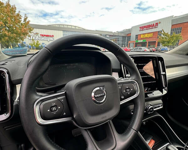 Чорний Вольво XC40, об'ємом двигуна 1.97 л та пробігом 42 тис. км за 27300 $, фото 2 на Automoto.ua