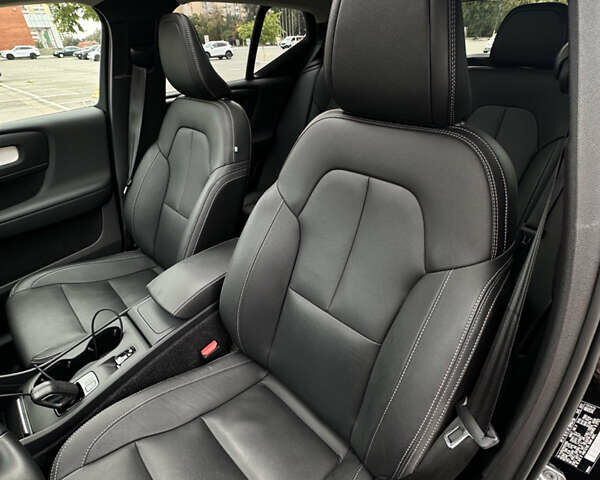 Чорний Вольво XC40, об'ємом двигуна 1.97 л та пробігом 42 тис. км за 27300 $, фото 20 на Automoto.ua