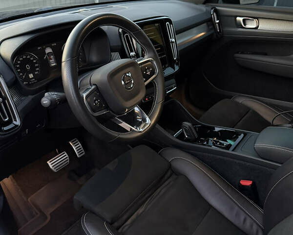 Чорний Вольво XC40, об'ємом двигуна 1.97 л та пробігом 41 тис. км за 29300 $, фото 6 на Automoto.ua