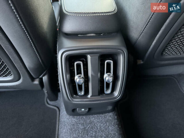 Черный Вольво XC40, объемом двигателя 0 л и пробегом 73 тыс. км за 26500 $, фото 63 на Automoto.ua