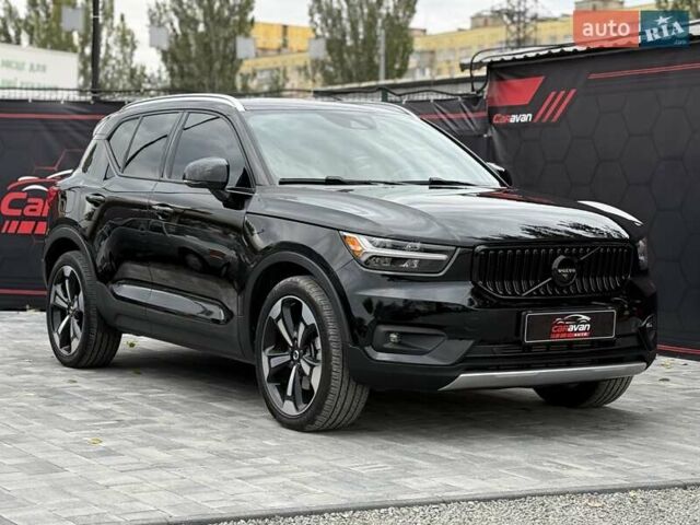 Черный Вольво XC40, объемом двигателя 1.97 л и пробегом 44 тыс. км за 25900 $, фото 1 на Automoto.ua
