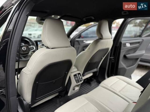 Черный Вольво XC40, объемом двигателя 1.97 л и пробегом 44 тыс. км за 25900 $, фото 24 на Automoto.ua