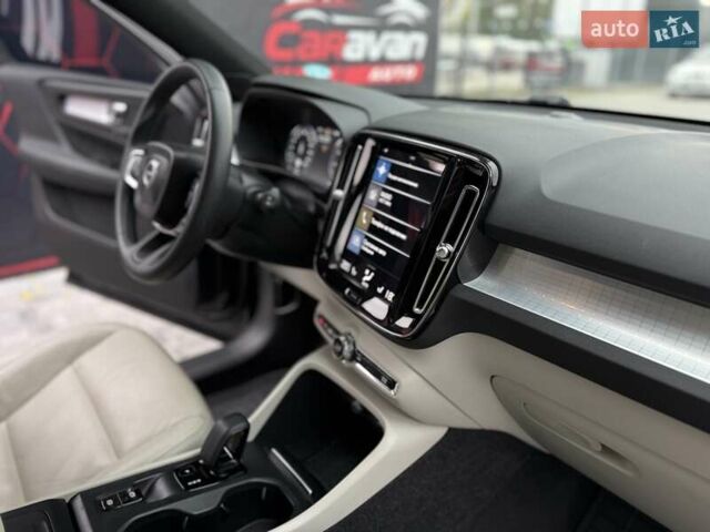 Черный Вольво XC40, объемом двигателя 1.97 л и пробегом 44 тыс. км за 25900 $, фото 26 на Automoto.ua