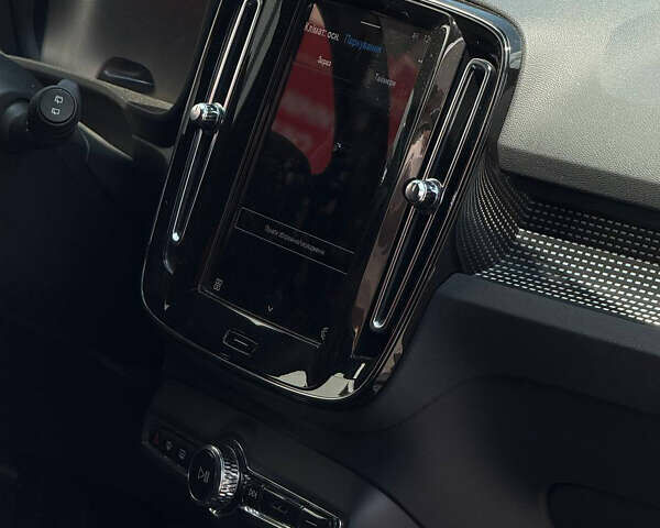 Чорний Вольво XC40, об'ємом двигуна 0 л та пробігом 84 тис. км за 25000 $, фото 5 на Automoto.ua