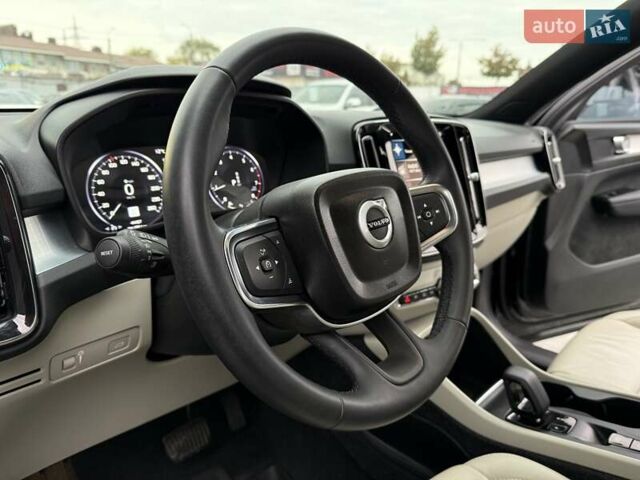 Черный Вольво XC40, объемом двигателя 1.97 л и пробегом 44 тыс. км за 25900 $, фото 19 на Automoto.ua