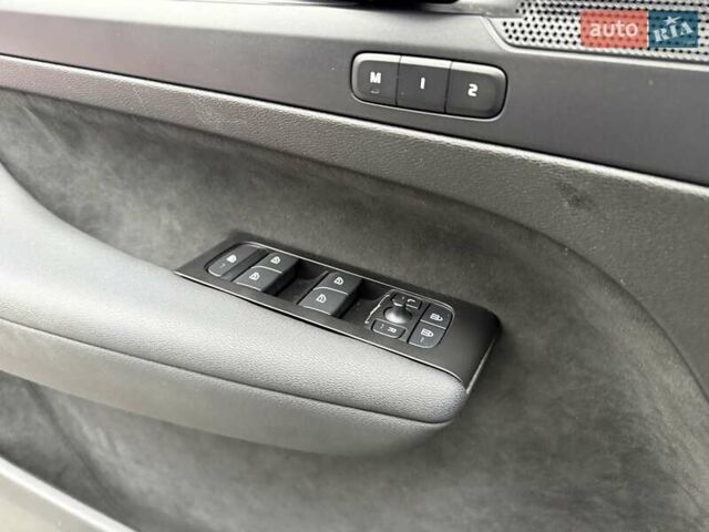 Черный Вольво XC40, объемом двигателя 1.97 л и пробегом 44 тыс. км за 25900 $, фото 21 на Automoto.ua