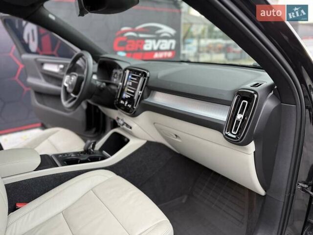 Черный Вольво XC40, объемом двигателя 1.97 л и пробегом 44 тыс. км за 25900 $, фото 27 на Automoto.ua