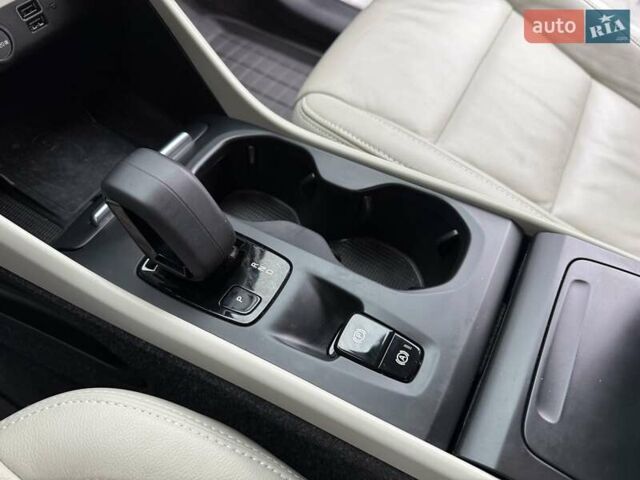 Черный Вольво XC40, объемом двигателя 1.97 л и пробегом 44 тыс. км за 25900 $, фото 18 на Automoto.ua