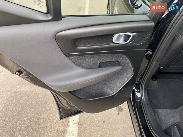 Черный Вольво XC40, объемом двигателя 1.48 л и пробегом 89 тыс. км за 35000 $, фото 43 на Automoto.ua