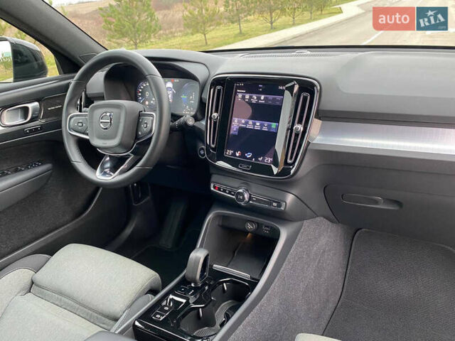 Черный Вольво XC40, объемом двигателя 1.48 л и пробегом 89 тыс. км за 35000 $, фото 39 на Automoto.ua