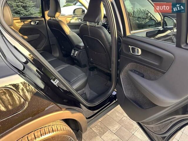 Чорний Вольво XC40, об'ємом двигуна 1.97 л та пробігом 14 тис. км за 31700 $, фото 16 на Automoto.ua