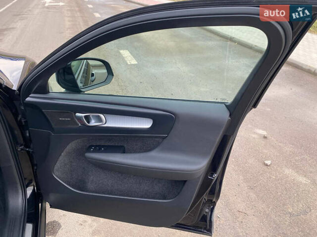 Черный Вольво XC40, объемом двигателя 1.48 л и пробегом 89 тыс. км за 35000 $, фото 37 на Automoto.ua