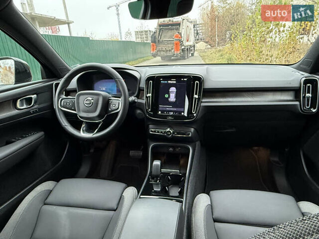 Черный Вольво XC40, объемом двигателя 0 л и пробегом 28 тыс. км за 27500 $, фото 34 на Automoto.ua
