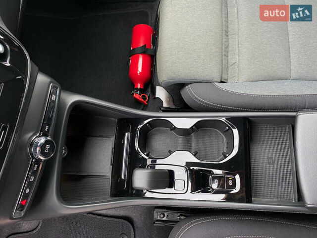 Черный Вольво XC40, объемом двигателя 1.48 л и пробегом 89 тыс. км за 35000 $, фото 35 на Automoto.ua