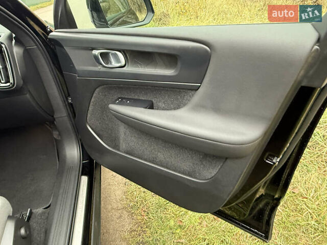 Черный Вольво XC40, объемом двигателя 0 л и пробегом 28 тыс. км за 27500 $, фото 32 на Automoto.ua