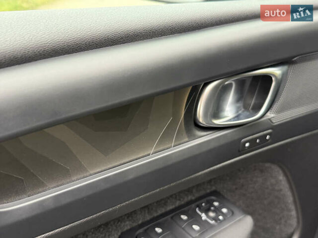 Черный Вольво XC40, объемом двигателя 0 л и пробегом 28 тыс. км за 27500 $, фото 20 на Automoto.ua