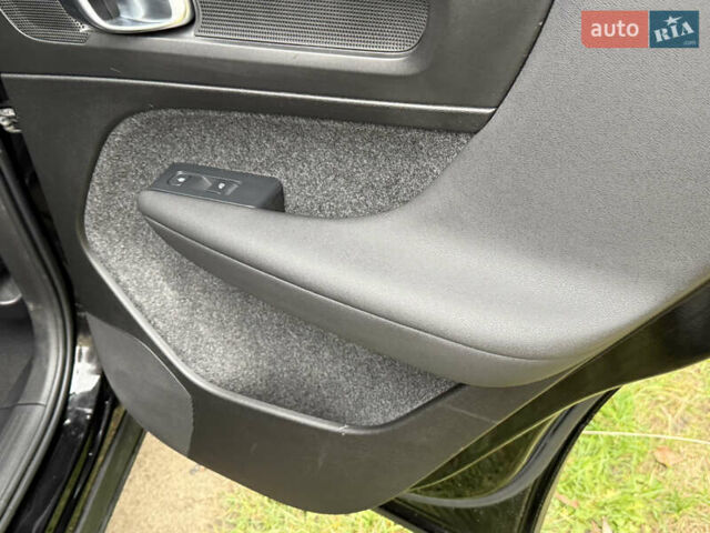 Черный Вольво XC40, объемом двигателя 0 л и пробегом 28 тыс. км за 27500 $, фото 29 на Automoto.ua