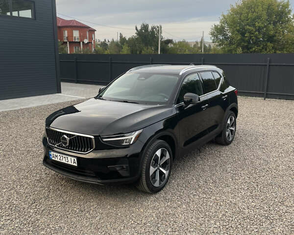 Черный Вольво XC40, объемом двигателя 2 л и пробегом 13 тыс. км за 39000 $, фото 2 на Automoto.ua